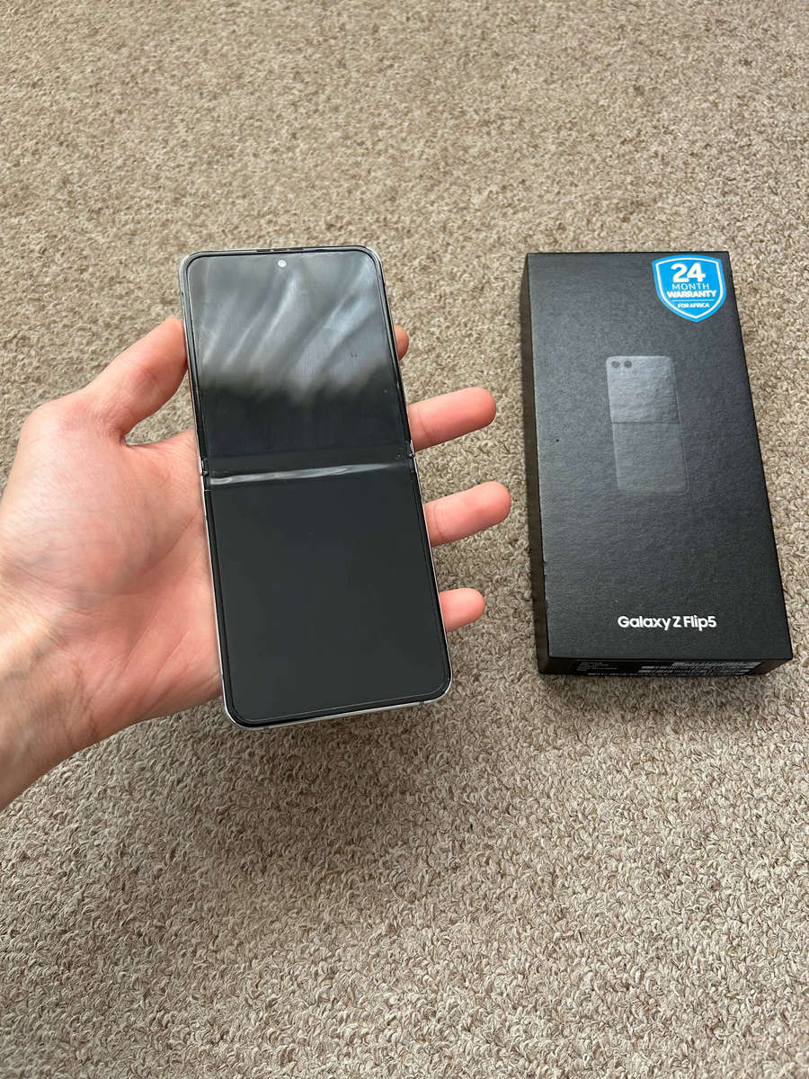 Samsung Galaxy Z Flip 5 256GB 8gb ram Dual sim good condition with box