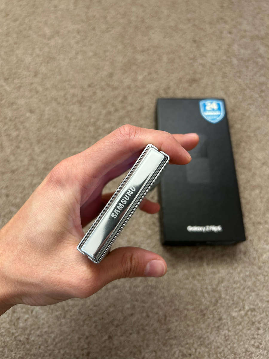 Samsung Galaxy Z Flip 5 256GB 8gb ram Dual sim good condition with box