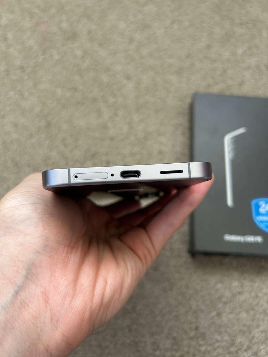 Samsung Galaxy S25 FE 5G 256GB Dual Sim excellent condition with box - Jetblack