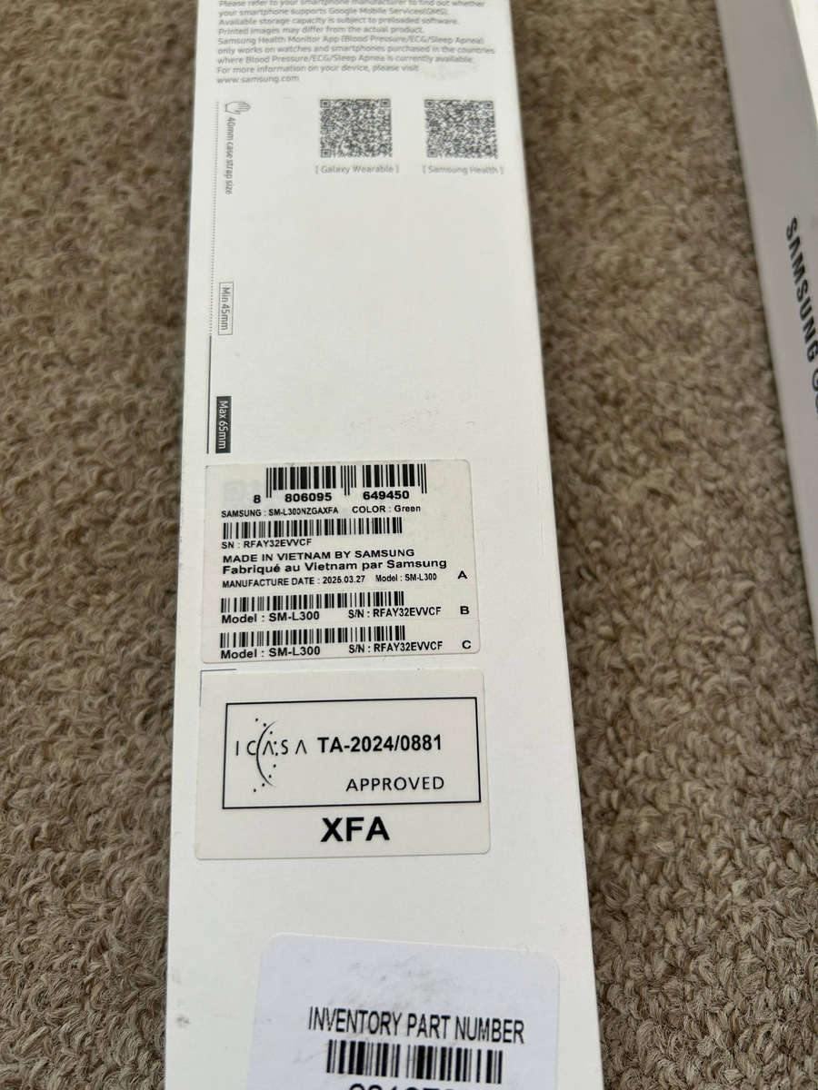 Samsung Galaxy Watch 7 BT 40mm brand new open box with box and charger