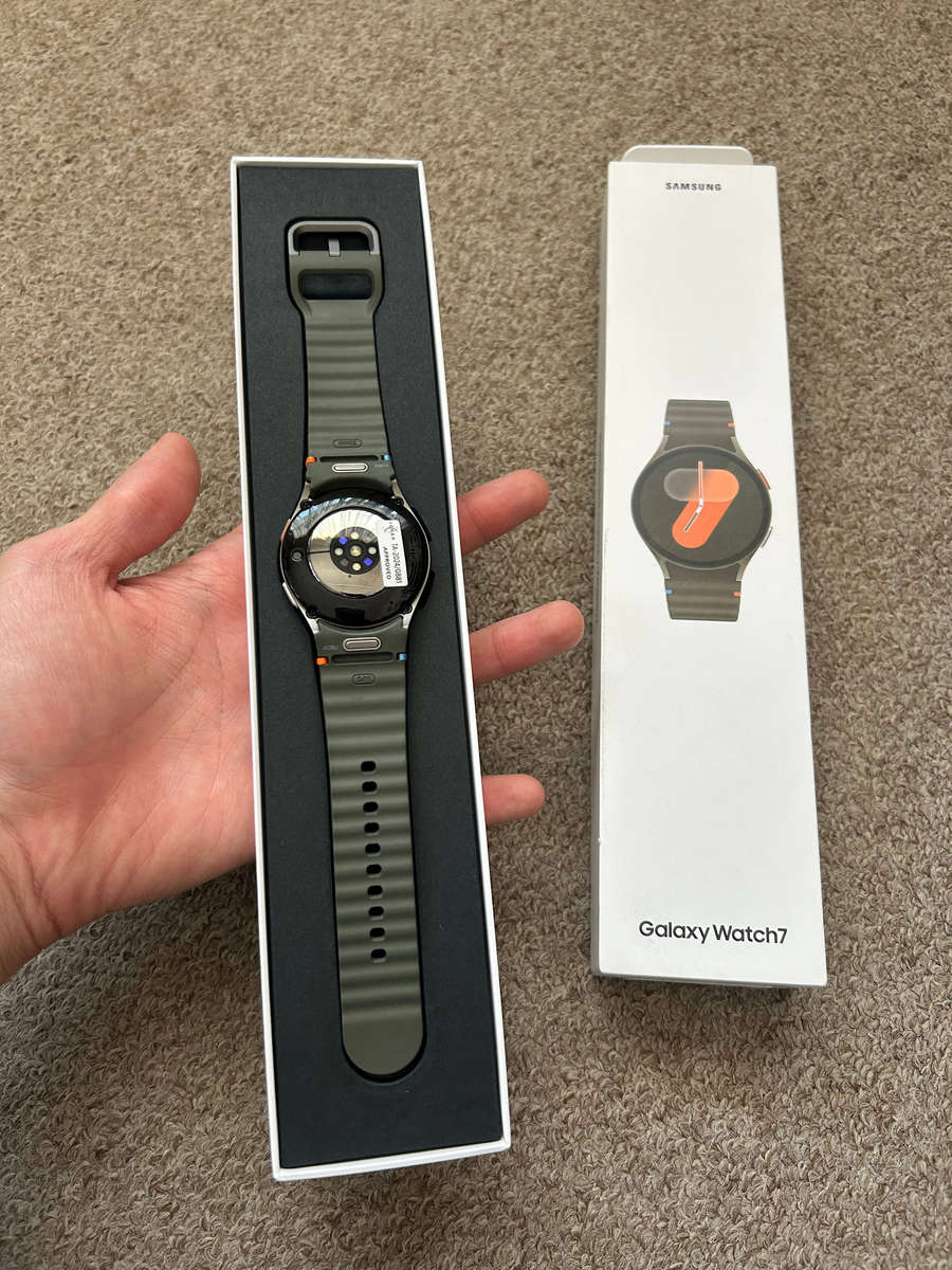 Samsung Galaxy Watch 7 BT 40mm brand new open box with box and charger