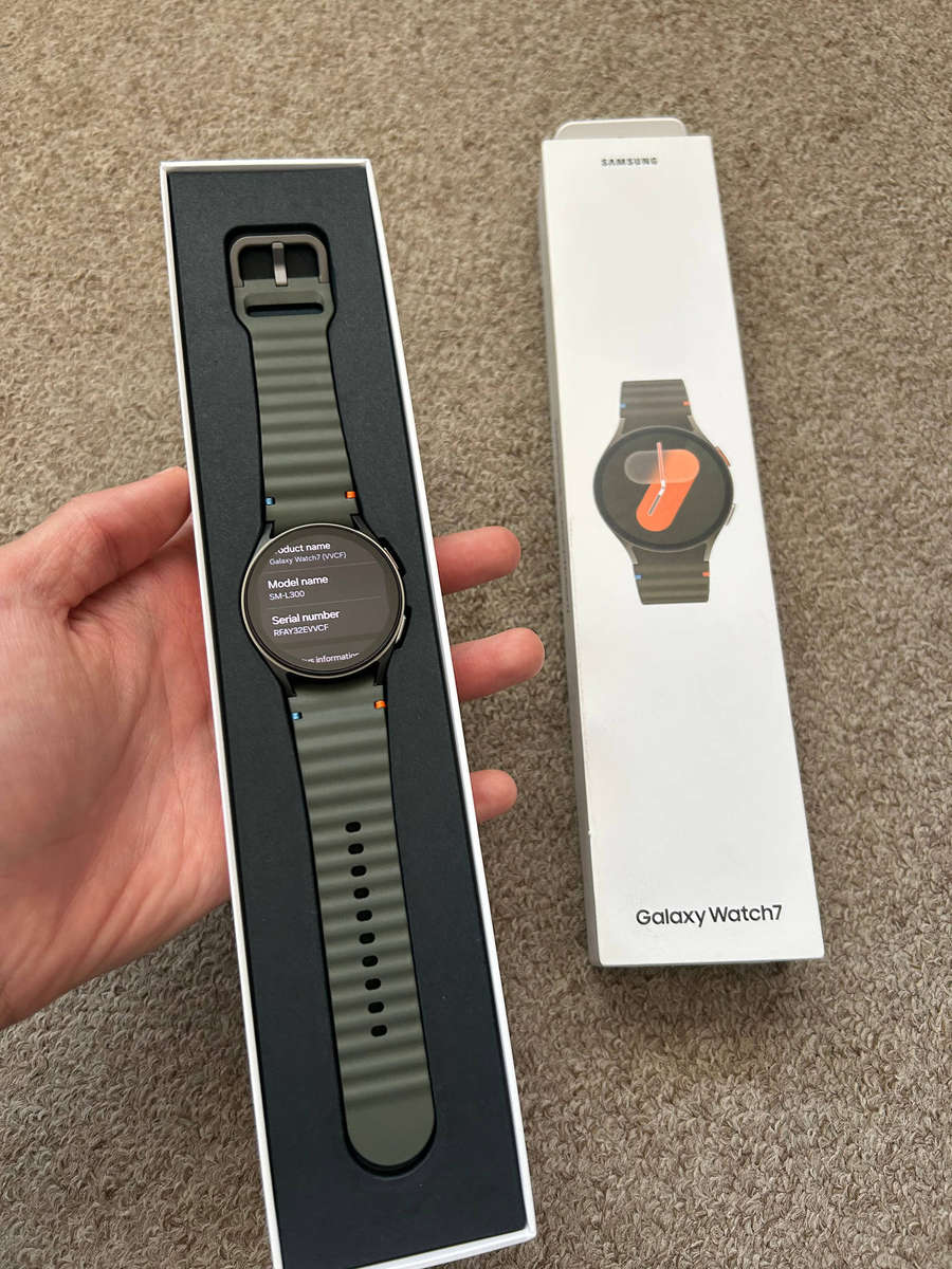 Samsung Galaxy Watch 7 BT 40mm brand new open box with box and charger