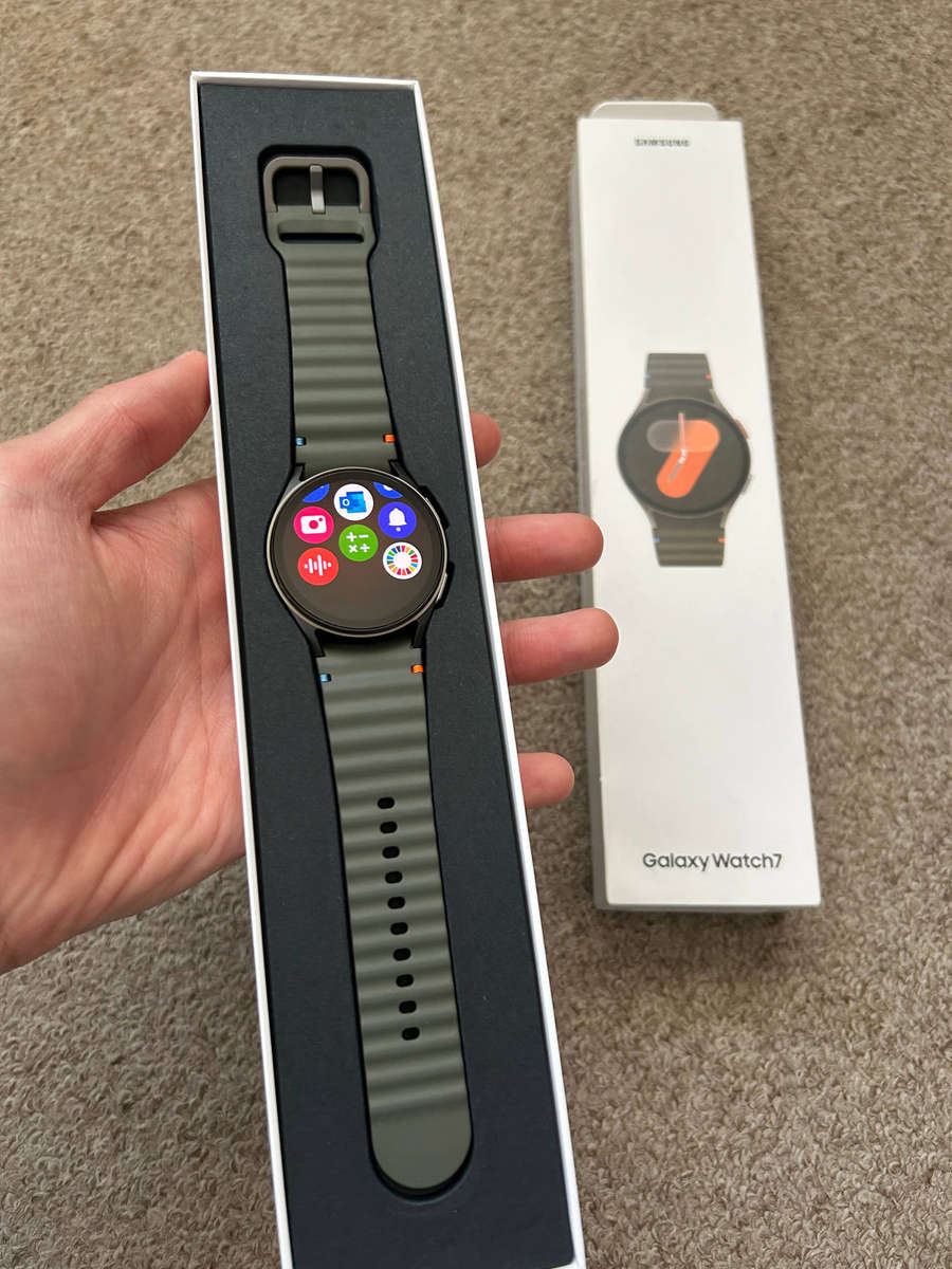 Samsung Galaxy Watch 7 BT 40mm brand new open box with box and charger