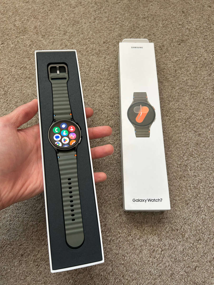Samsung Galaxy Watch 7 BT 40mm brand new open box with box and charger