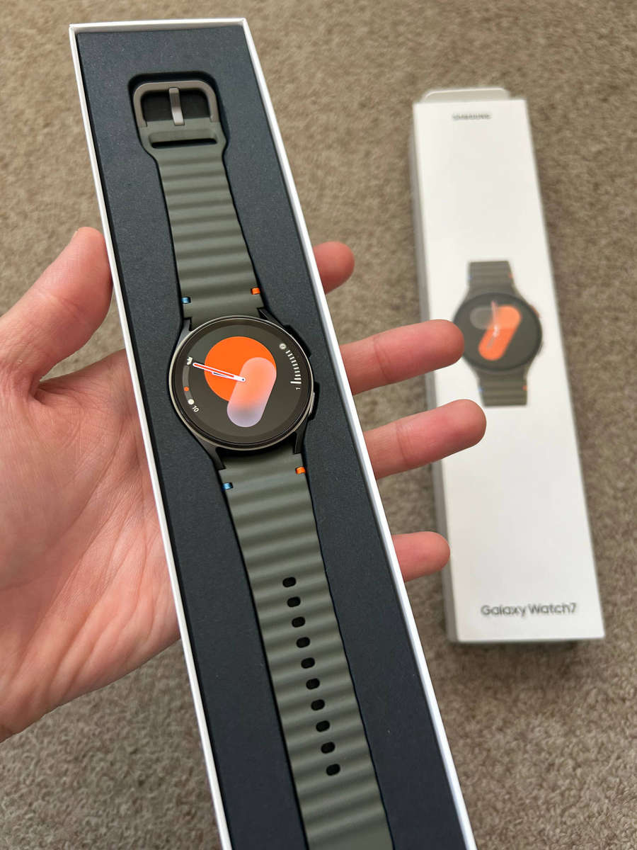 Samsung Galaxy Watch 7 BT 40mm brand new open box with box and charger