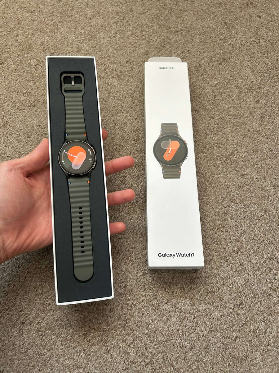 Samsung Galaxy Watch 7 BT 40mm brand new open box with box and charger