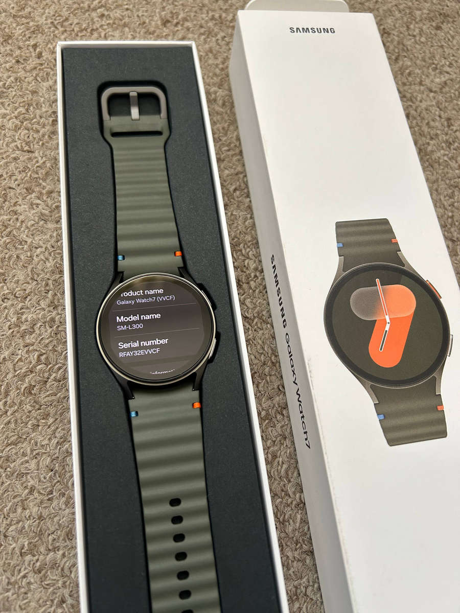 Samsung Galaxy Watch 7 BT 40mm brand new open box with box and charger
