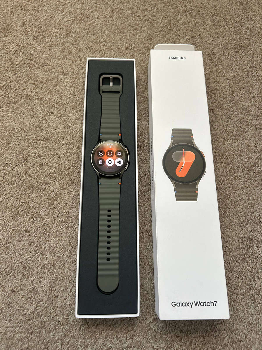 Samsung Galaxy Watch 7 BT 40mm brand new open box with box and charger