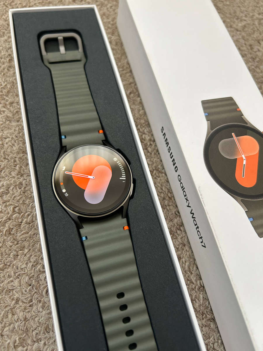 Samsung Galaxy Watch 7 BT 40mm brand new open box with box and charger