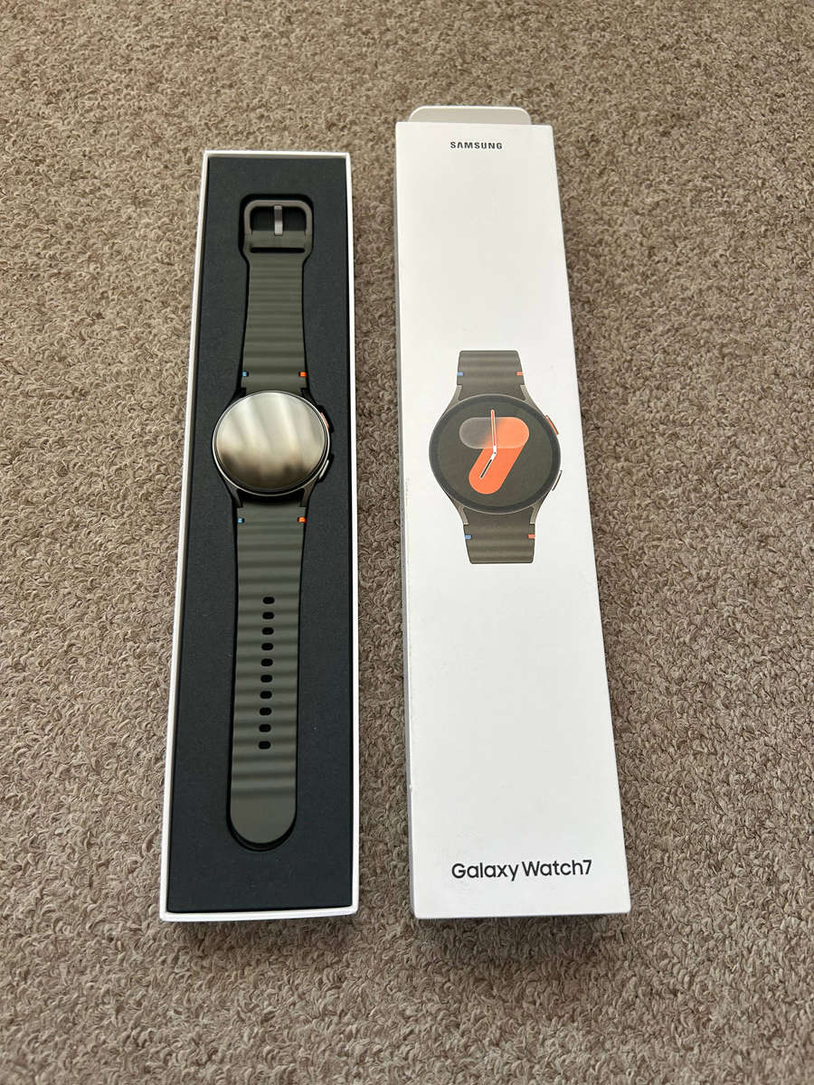 Samsung Galaxy Watch 7 BT 40mm brand new open box with box and charger