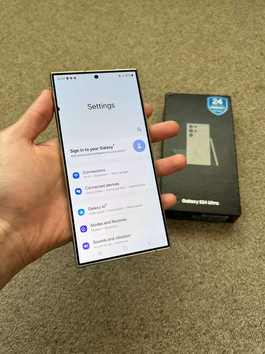 Samsung S24 Ultra 256gb 12gb ram Dual sim with box and cover(read description)