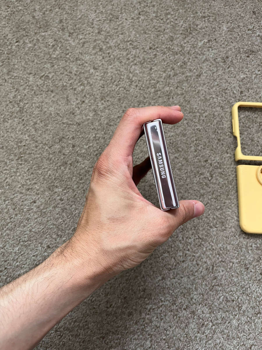 Samsung Galaxy Z Flip 5 256GB 8gb ram Dual sim