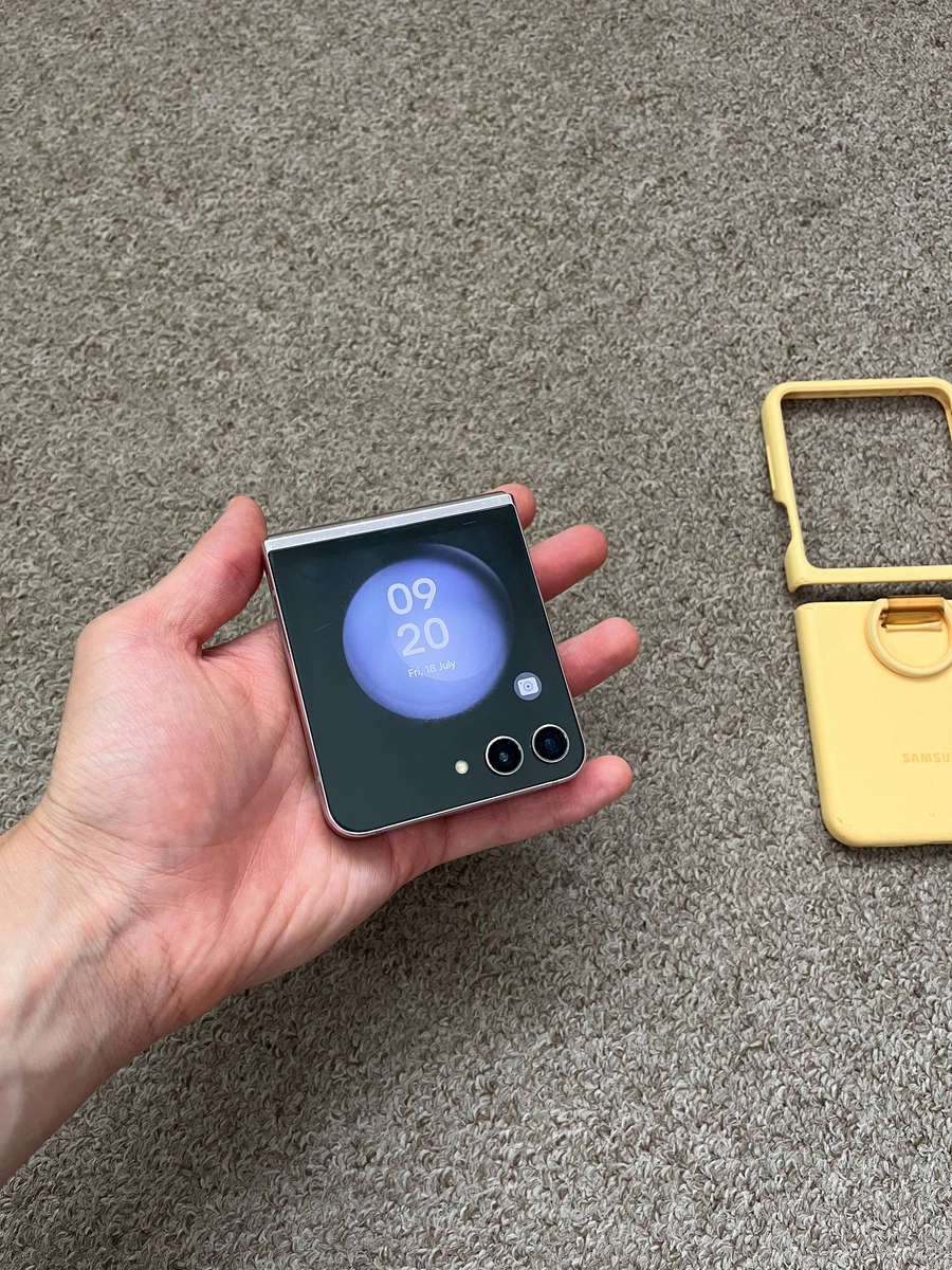 Samsung Galaxy Z Flip 5 256GB 8gb ram Dual sim