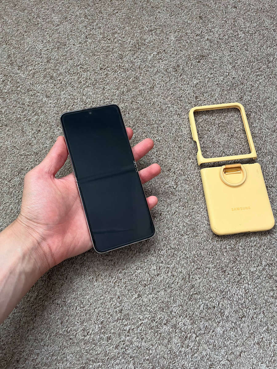 Samsung Galaxy Z Flip 5 256GB 8gb ram Dual sim