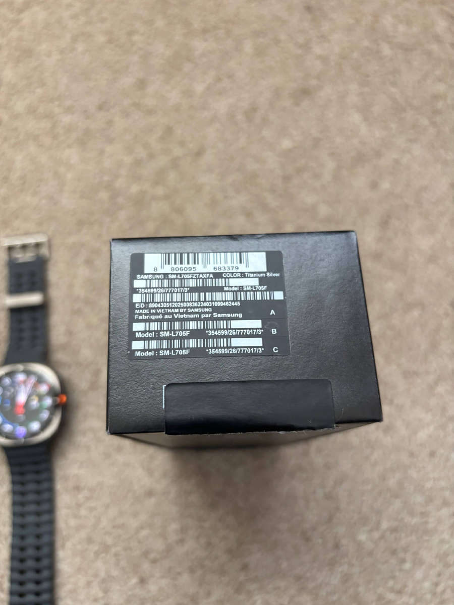 Samsung Galaxy Watch Ultra LTE 47mm - Titanium silver with box and charger
