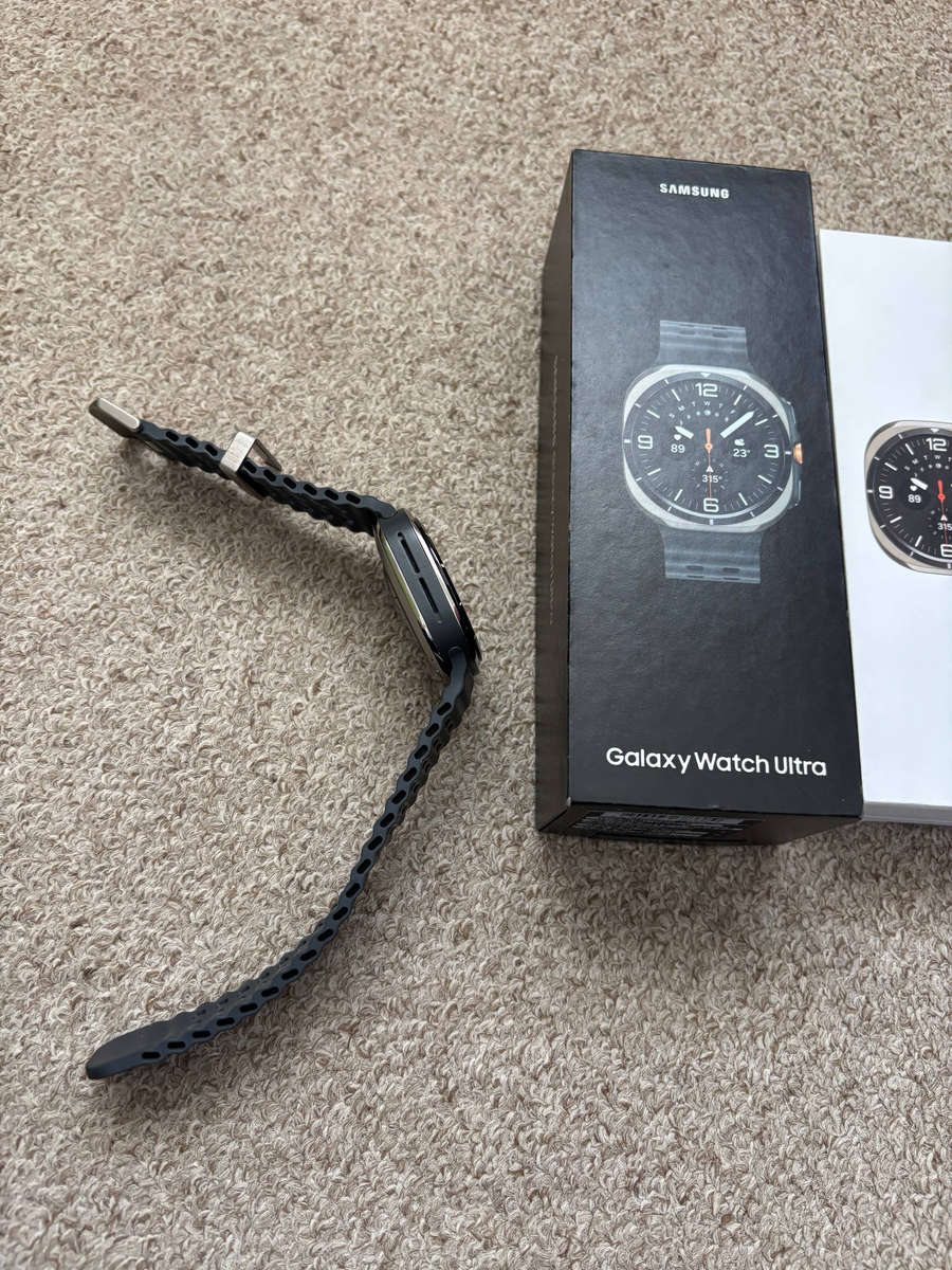 Samsung Galaxy Watch Ultra LTE 47mm - Titanium silver with box and charger