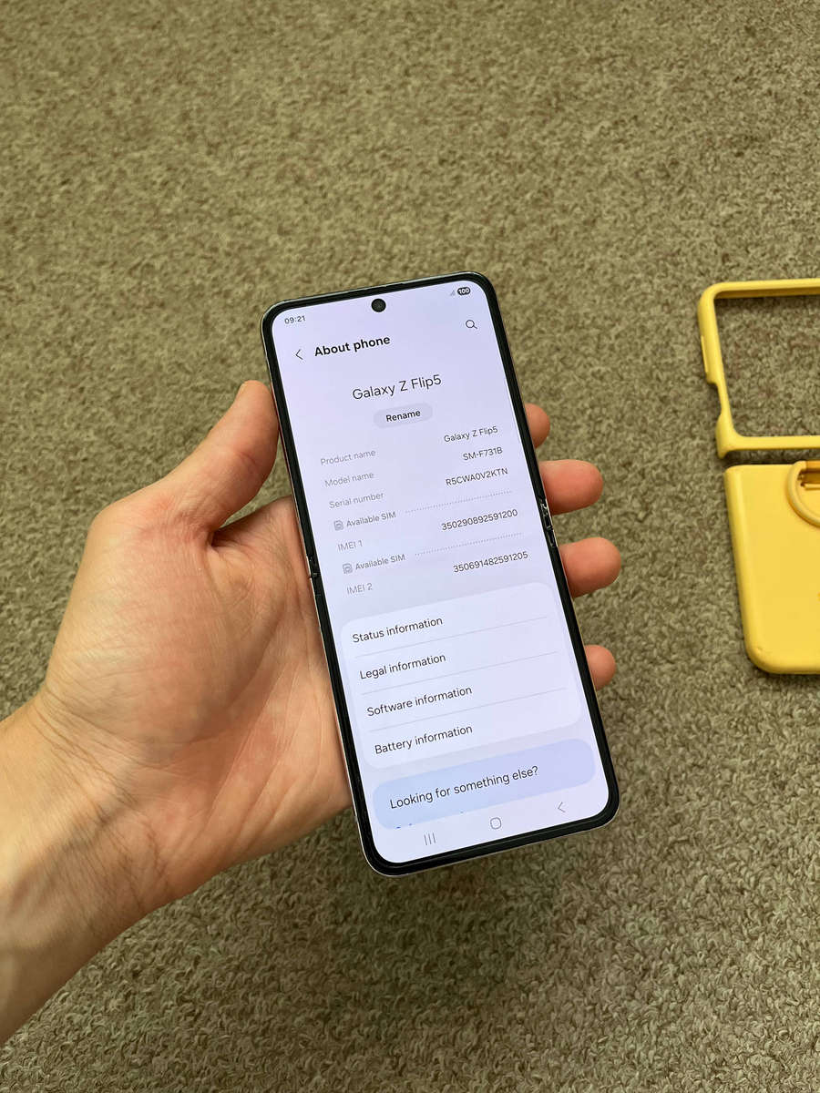 Samsung Galaxy Z Flip 5 256GB 8gb ram Dual sim