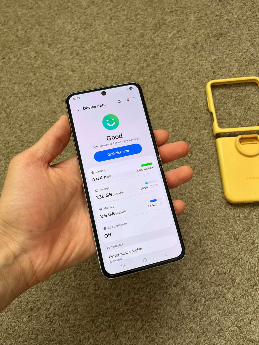 Samsung Galaxy Z Flip 5 256GB 8gb ram Dual sim