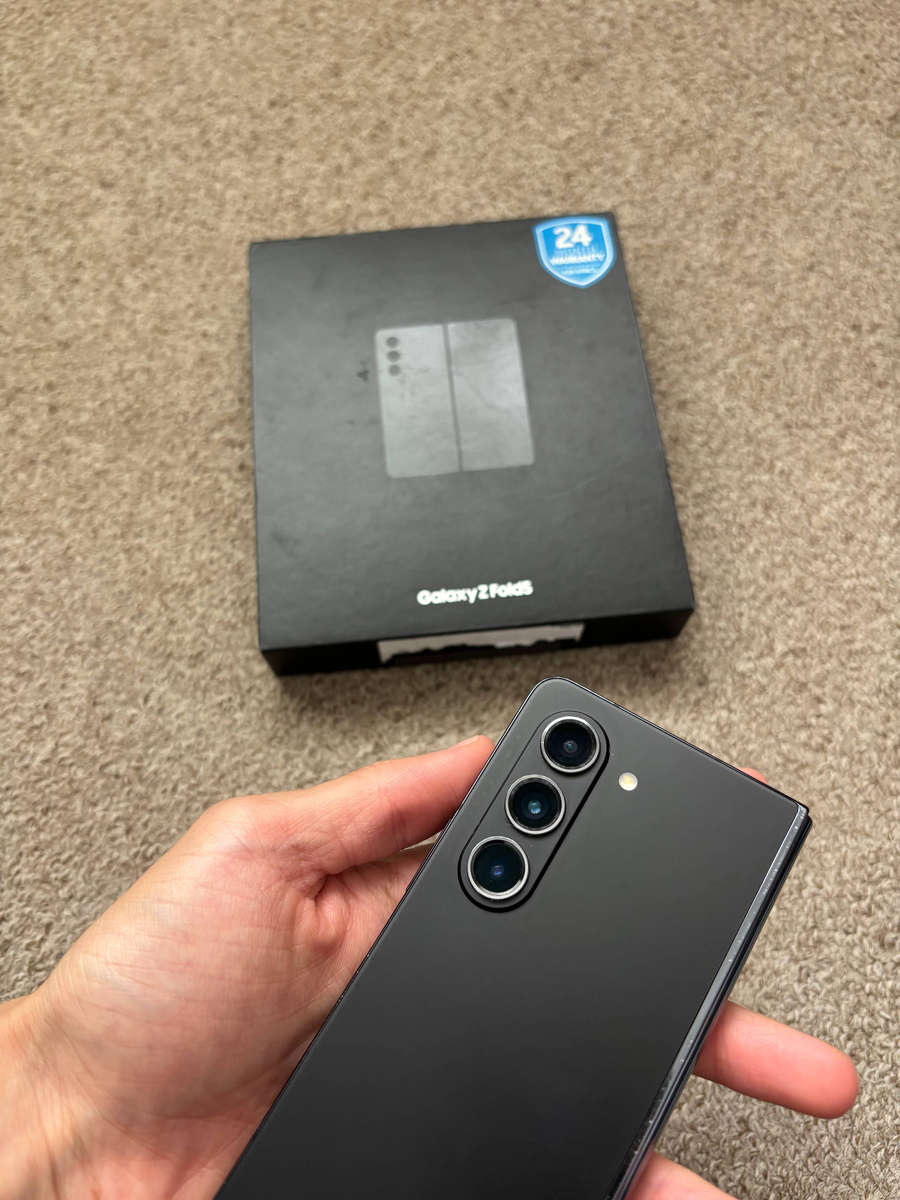 Samsung Galaxy Z Fold 5 Dual sim 256gb with box