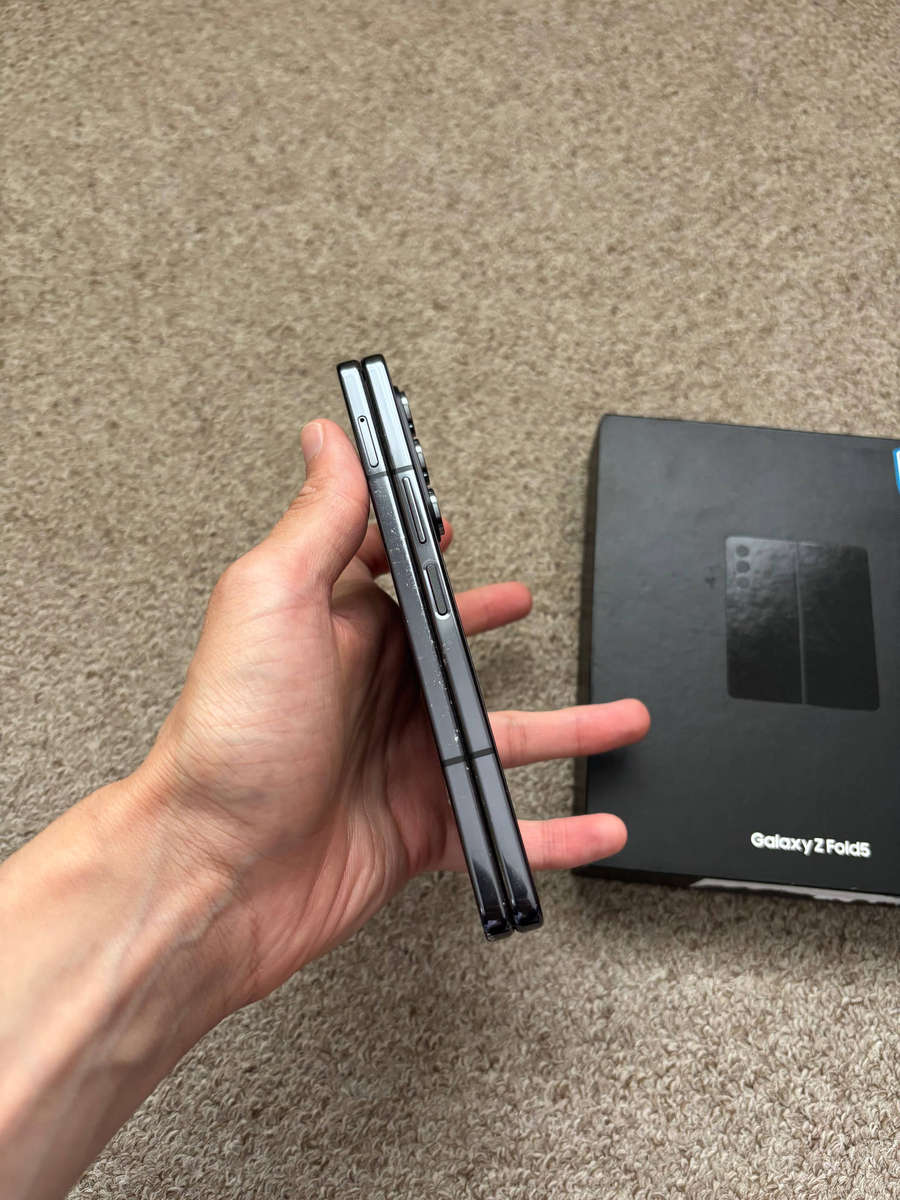 Samsung Galaxy Z Fold 5 Dual sim 256gb with box
