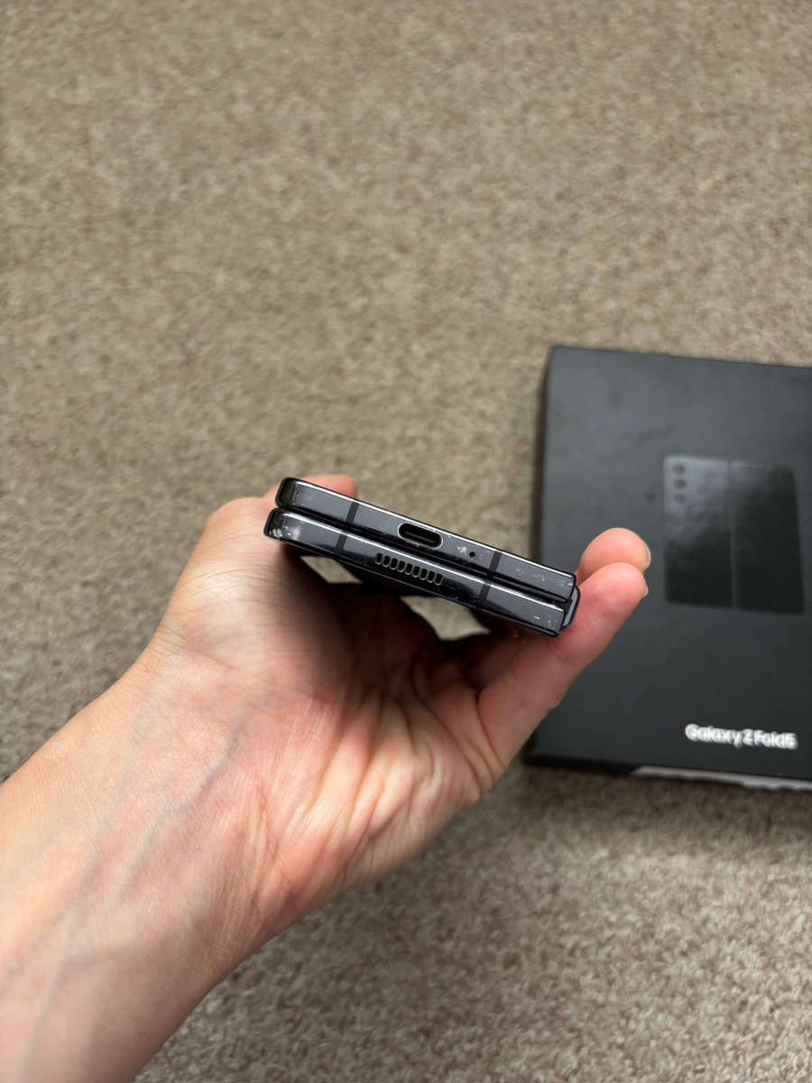 Samsung Galaxy Z Fold 5 Dual sim 256gb with box