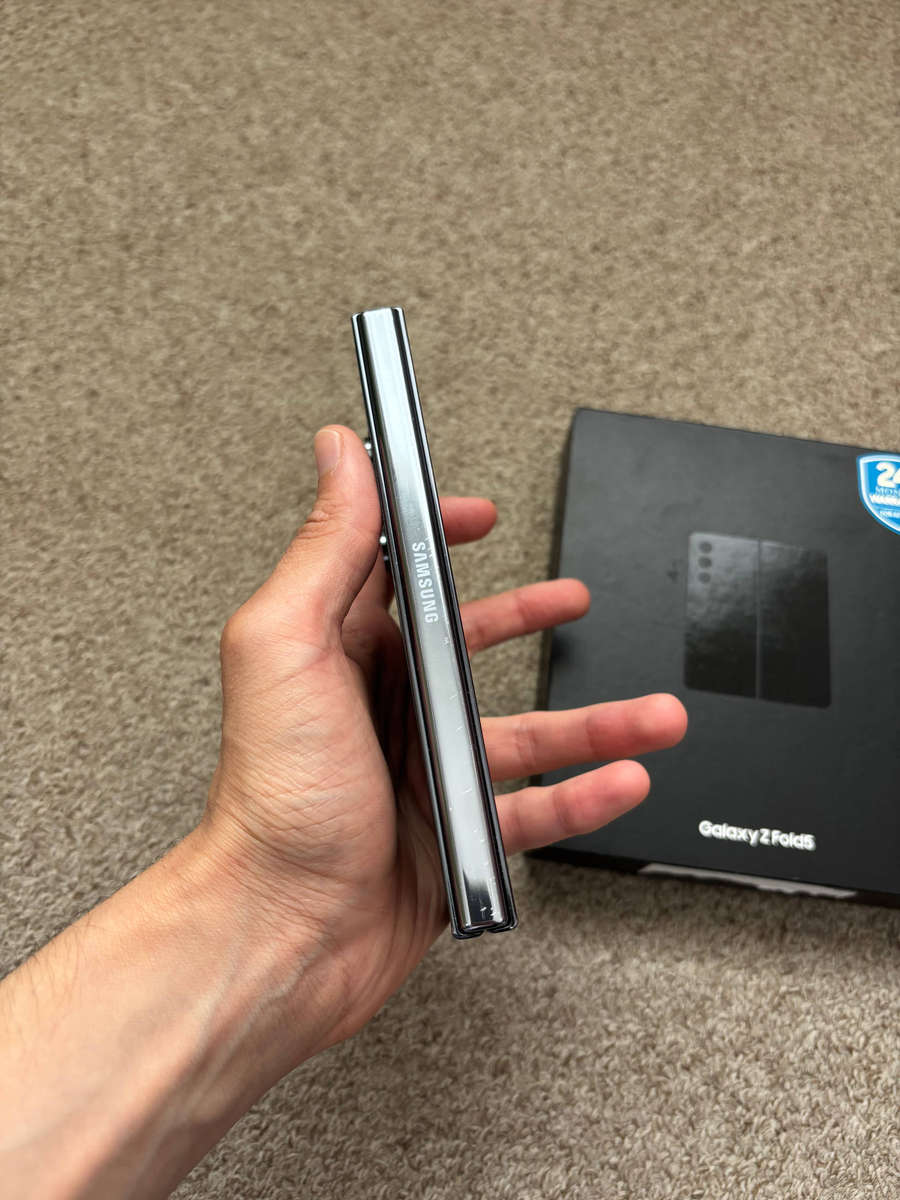 Samsung Galaxy Z Fold 5 Dual sim 256gb with box
