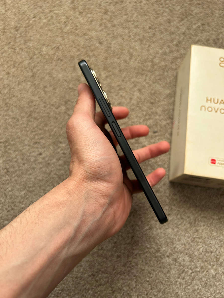 Huawei Nova 10 SE 256gb 8gb ram Excellent condition with box and cover