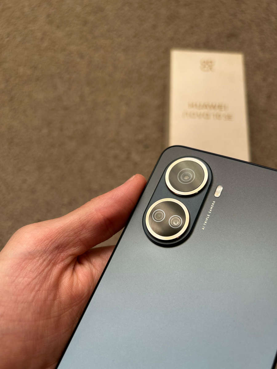 Huawei Nova 10 SE 256gb 8gb ram Excellent condition with box and cover