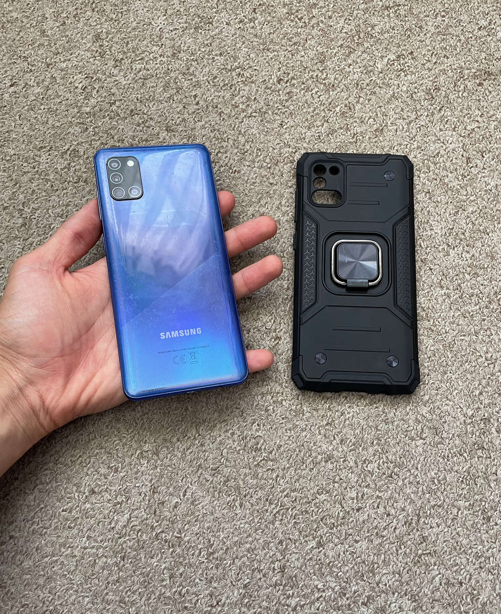 Samsung A31 128gb 4gb ram Dual Sim with cover cracked screen