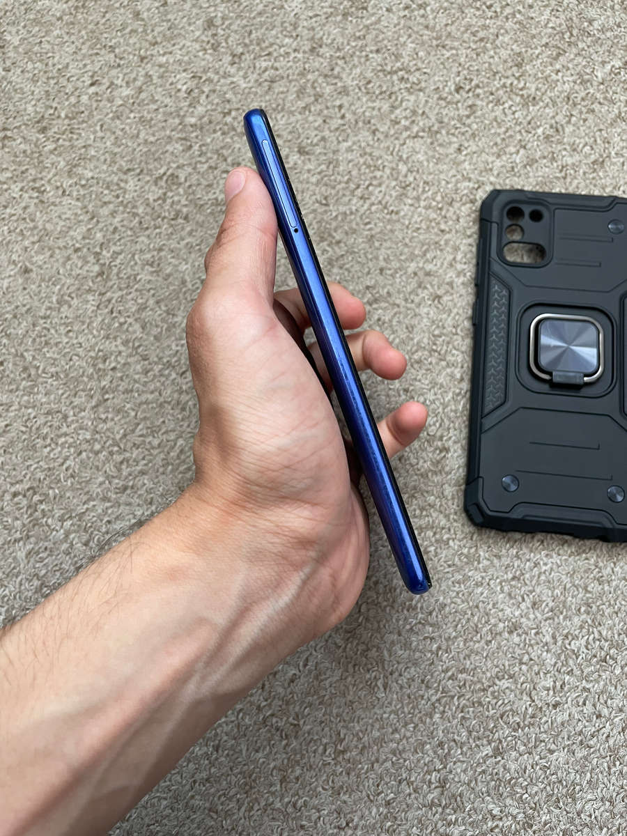 Samsung A31 128gb 4gb ram Dual Sim with cover cracked screen