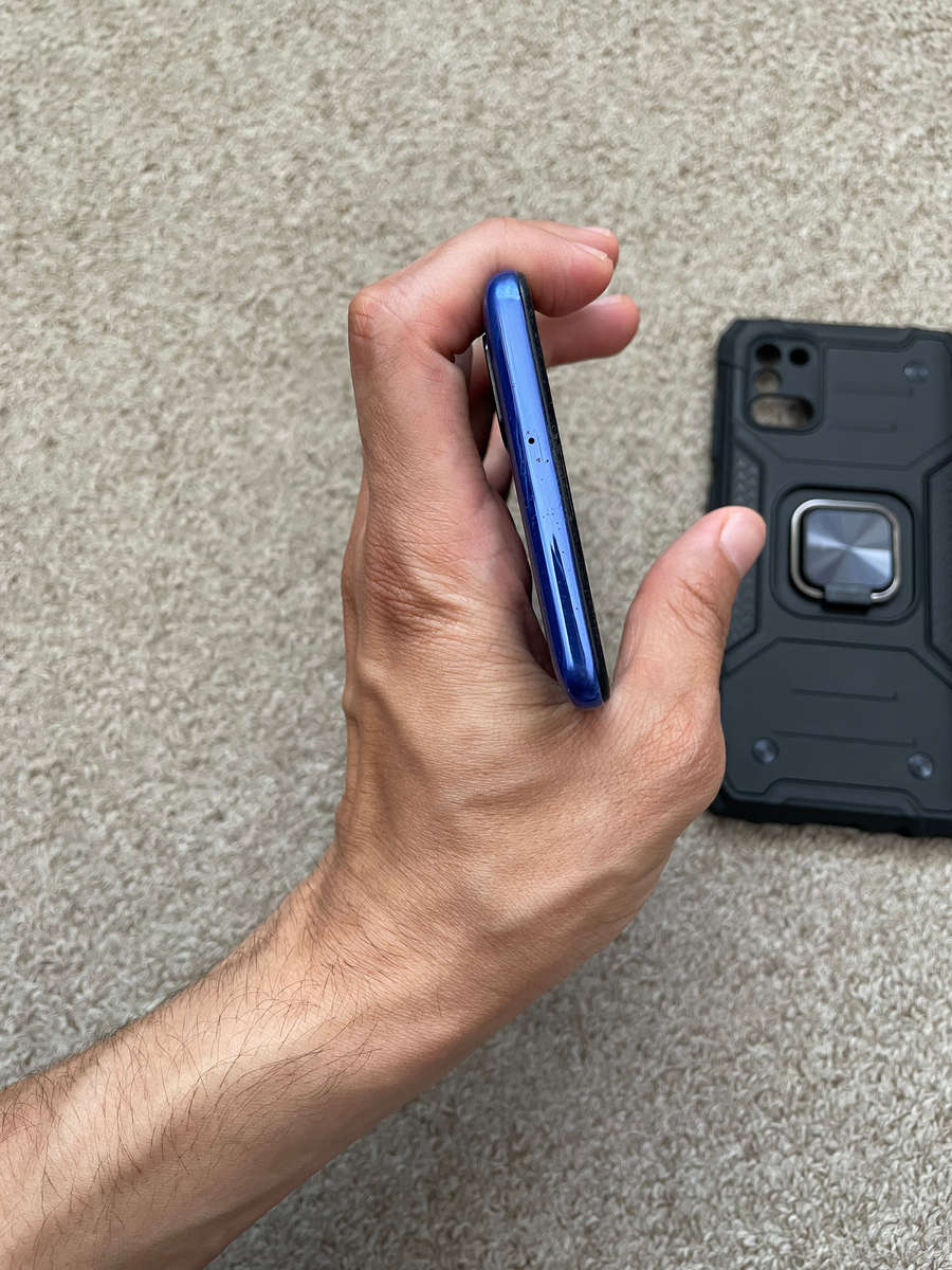 Samsung A31 128gb 4gb ram Dual Sim with cover cracked screen