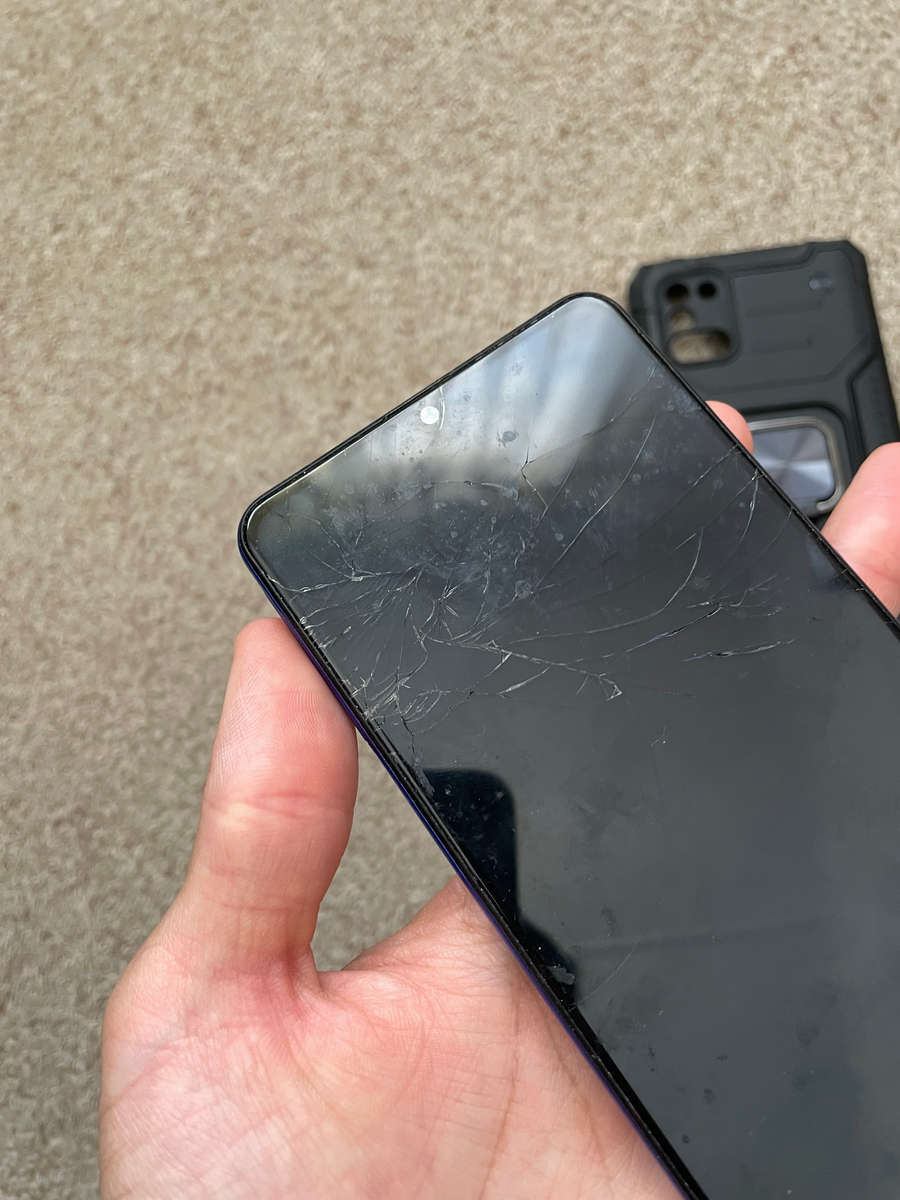 Samsung A31 128gb 4gb ram Dual Sim with cover cracked screen