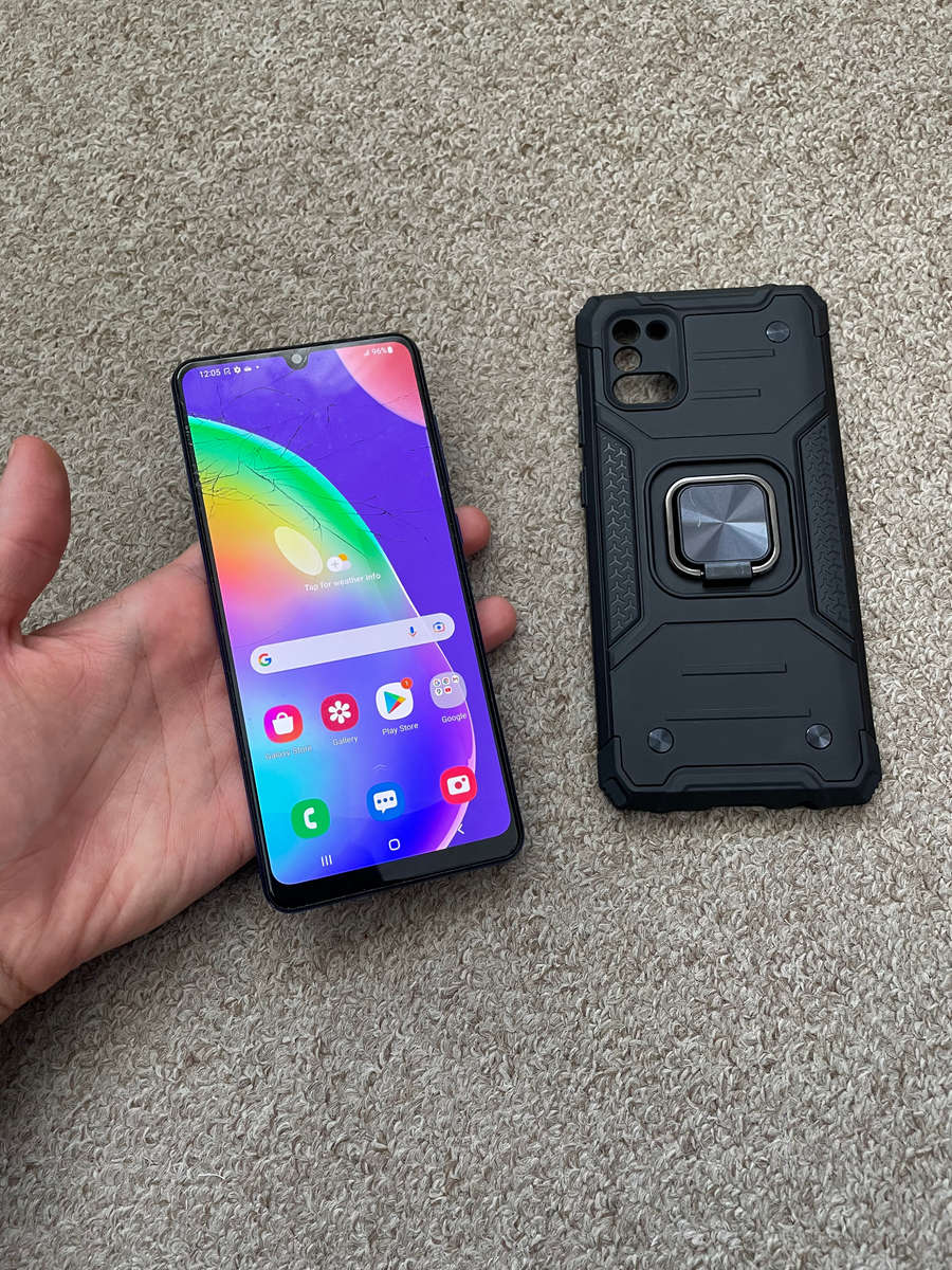 Samsung A31 128gb 4gb ram Dual Sim with cover cracked screen