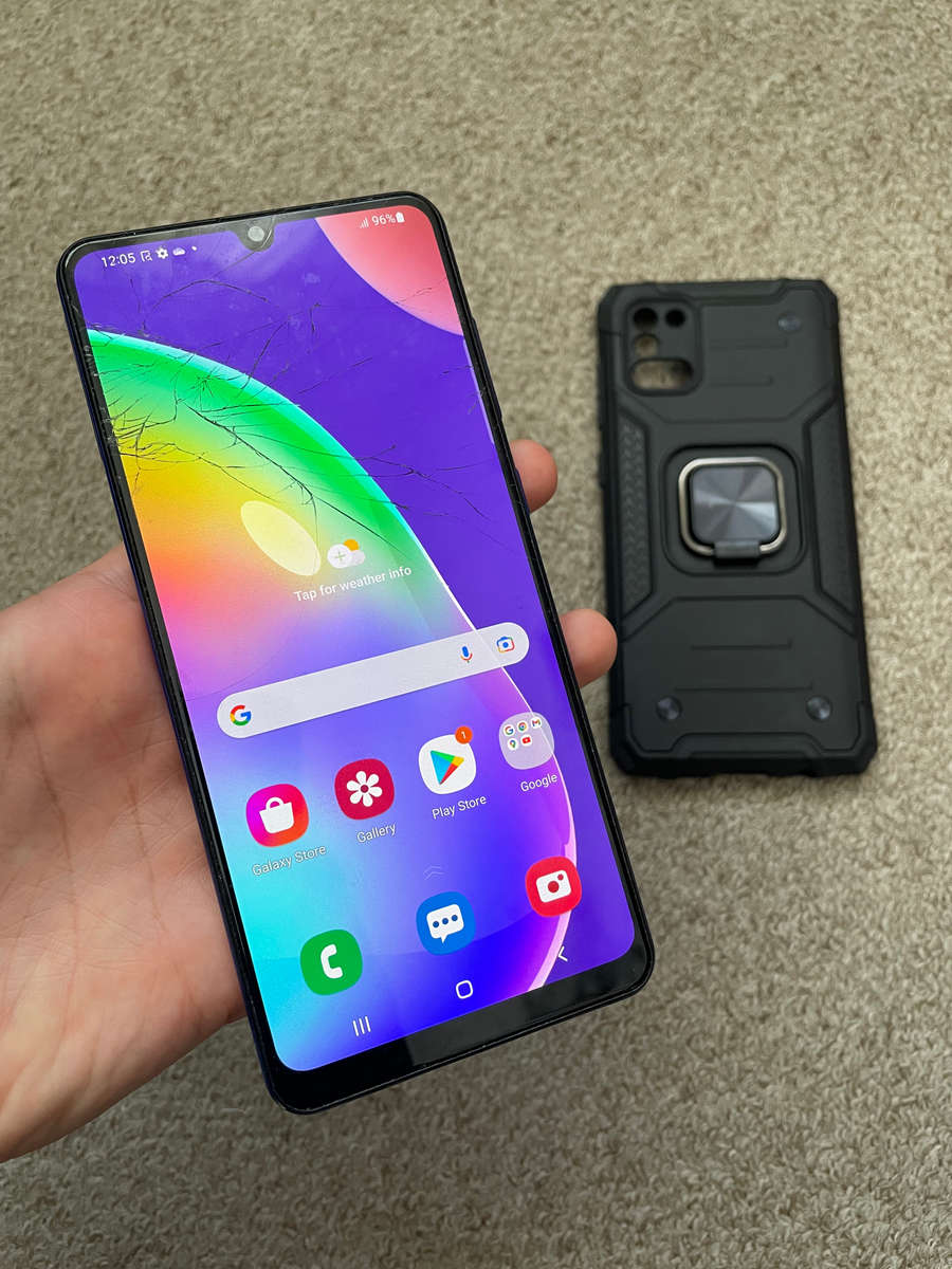 Samsung A31 128gb 4gb ram Dual Sim with cover cracked screen