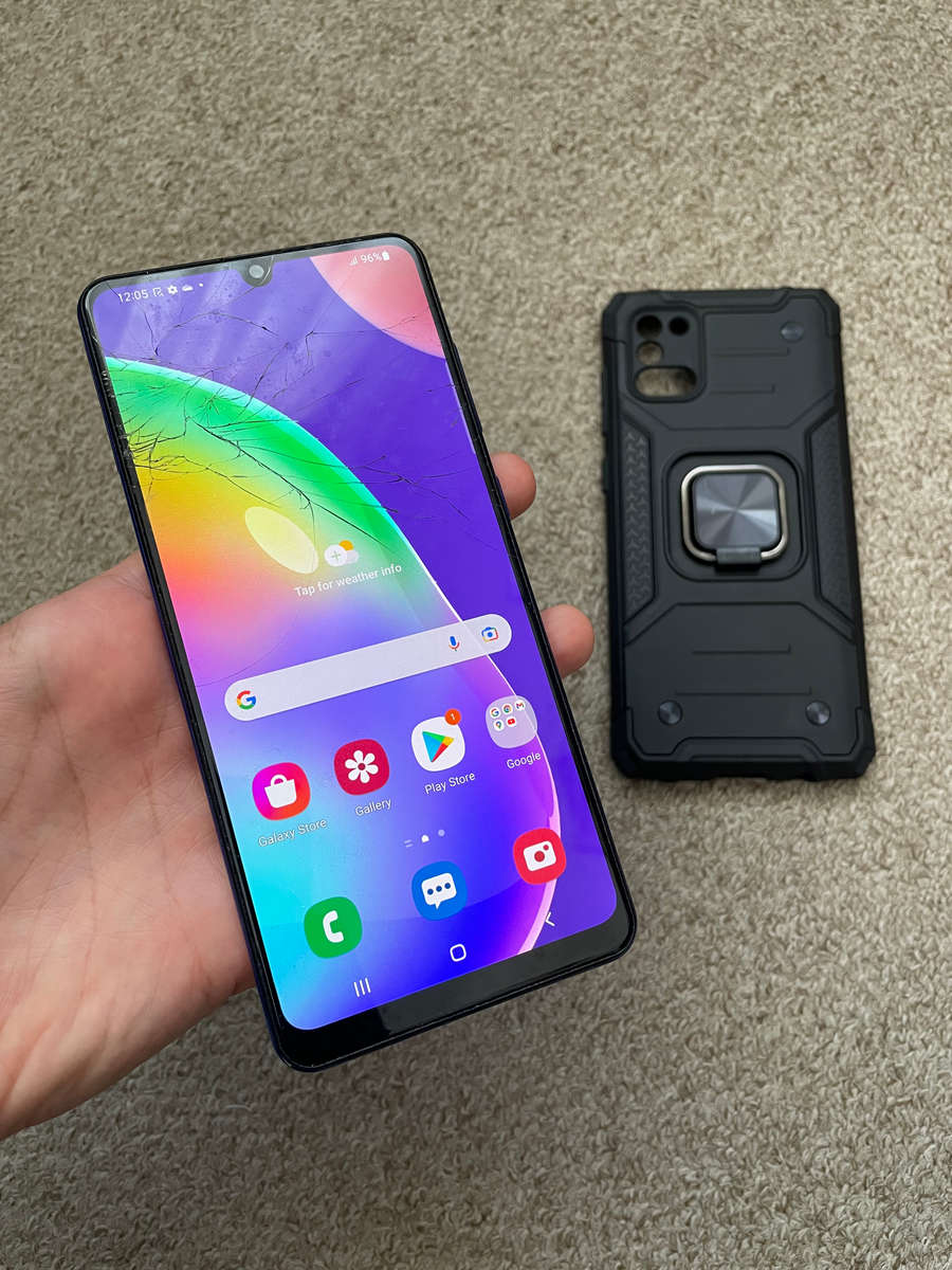 Samsung A31 128gb 4gb ram Dual Sim with cover cracked screen