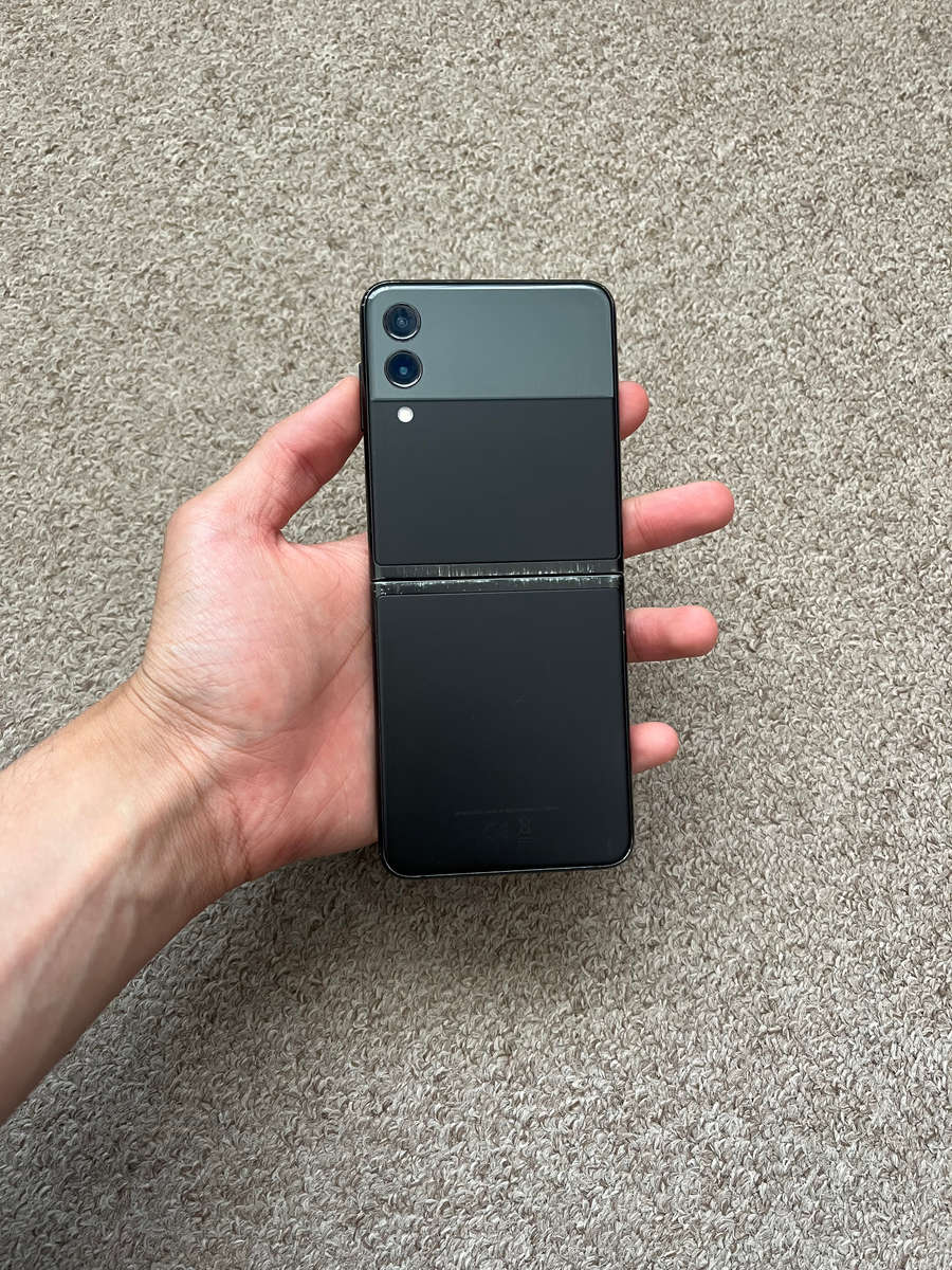 Samsung Z flip 3 5G 256gb 8gb ram with 4 green lines on screen works perfectly