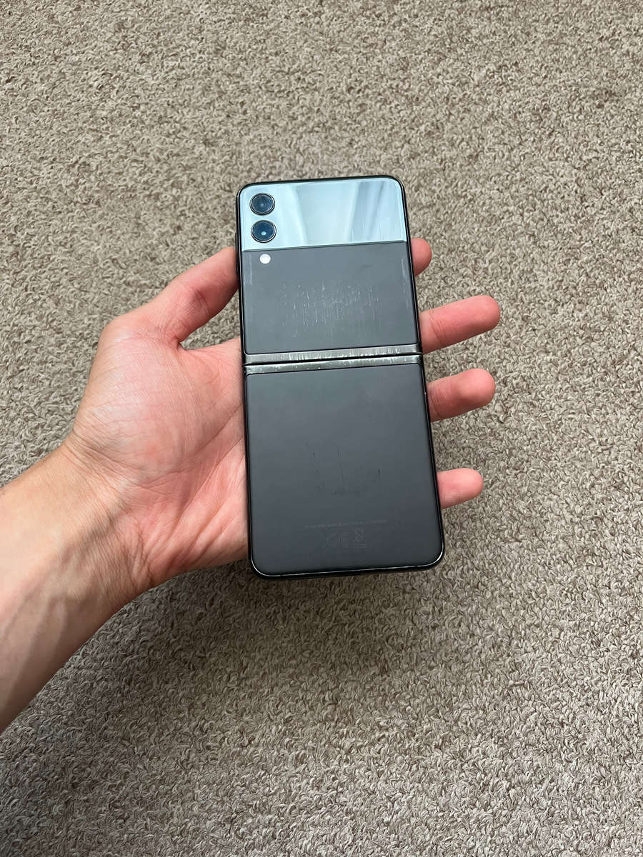 Samsung Z flip 3 5G 256gb 8gb ram with 4 green lines on screen works perfectly