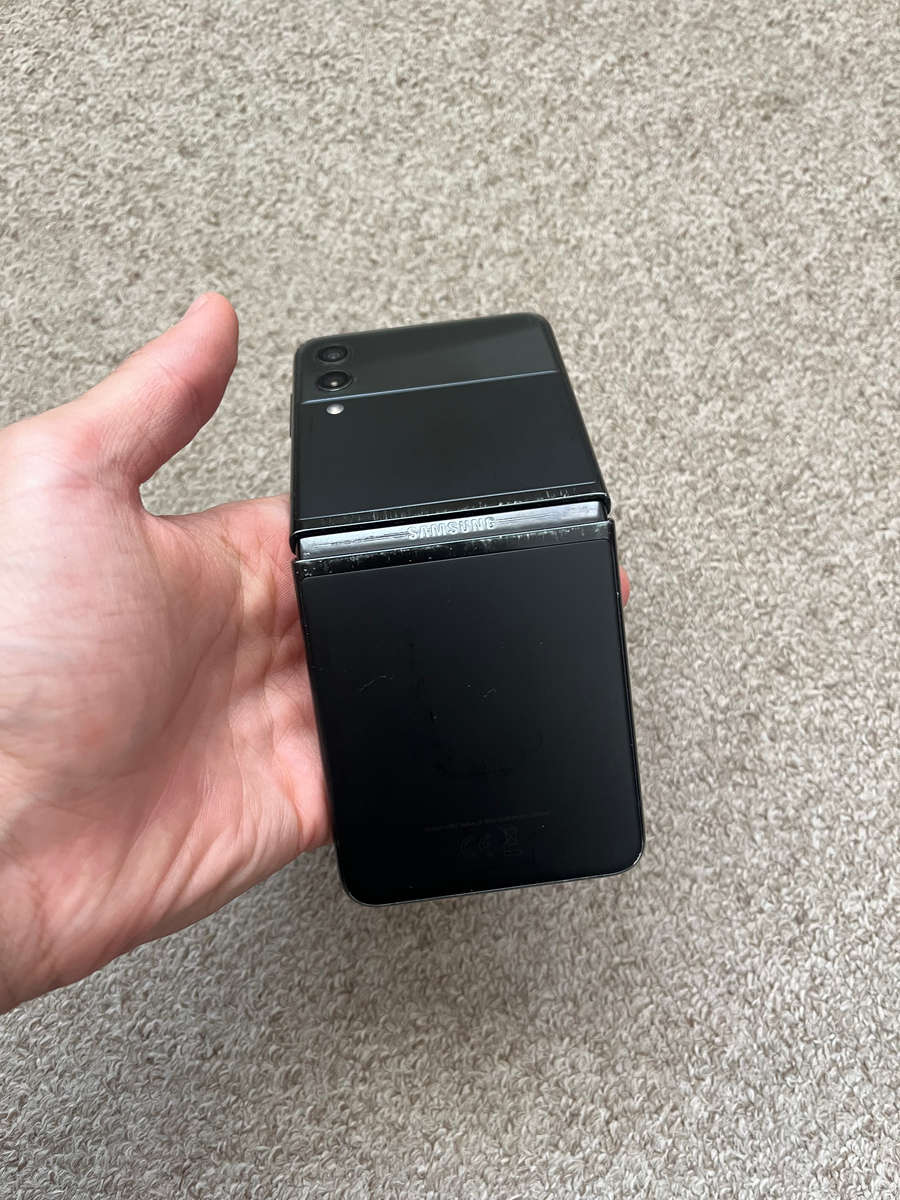 Samsung Z flip 3 5G 256gb 8gb ram with 4 green lines on screen works perfectly