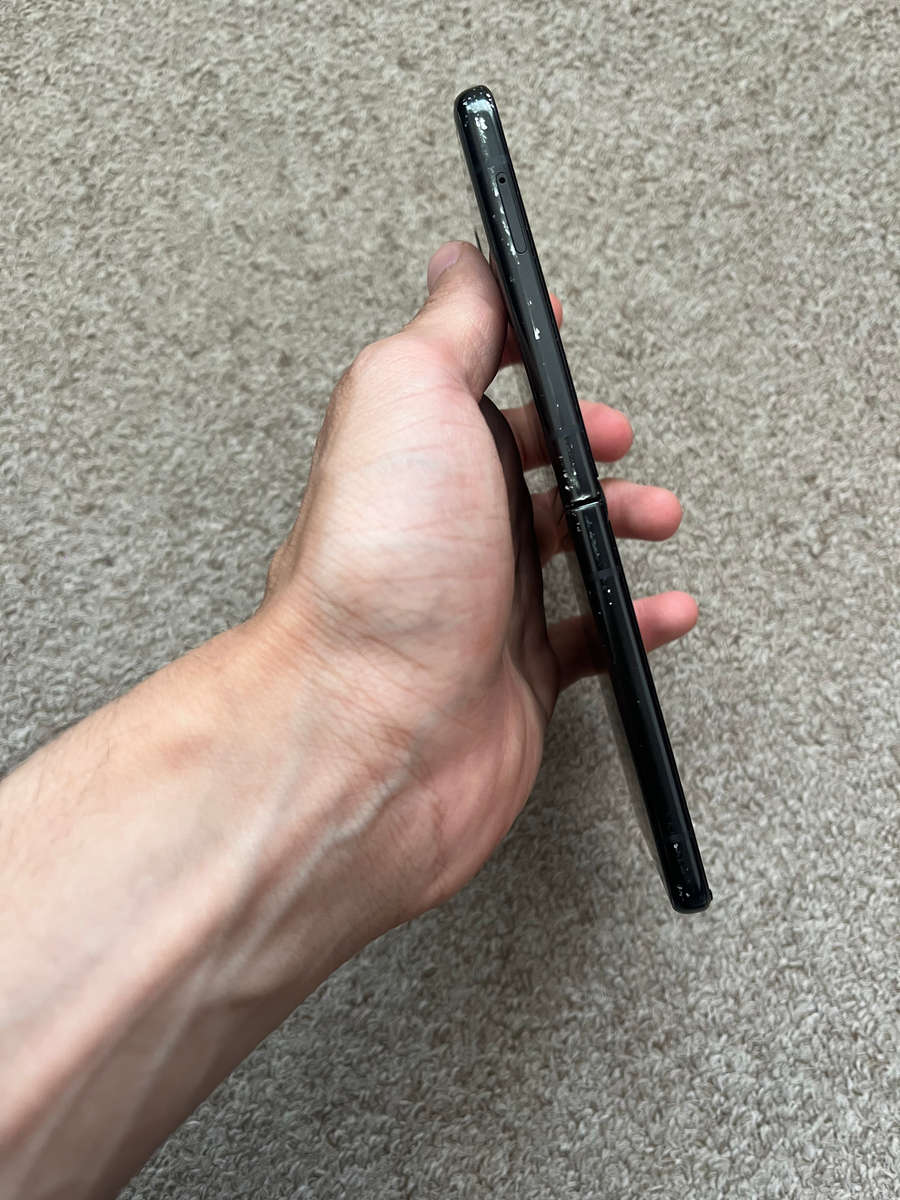 Samsung Z flip 3 5G 256gb 8gb ram with 4 green lines on screen works perfectly