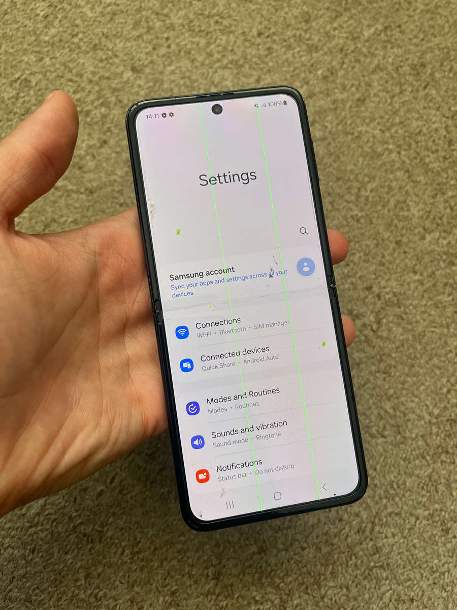 Samsung Z flip 3 5G 256gb 8gb ram with 4 green lines on screen works perfectly
