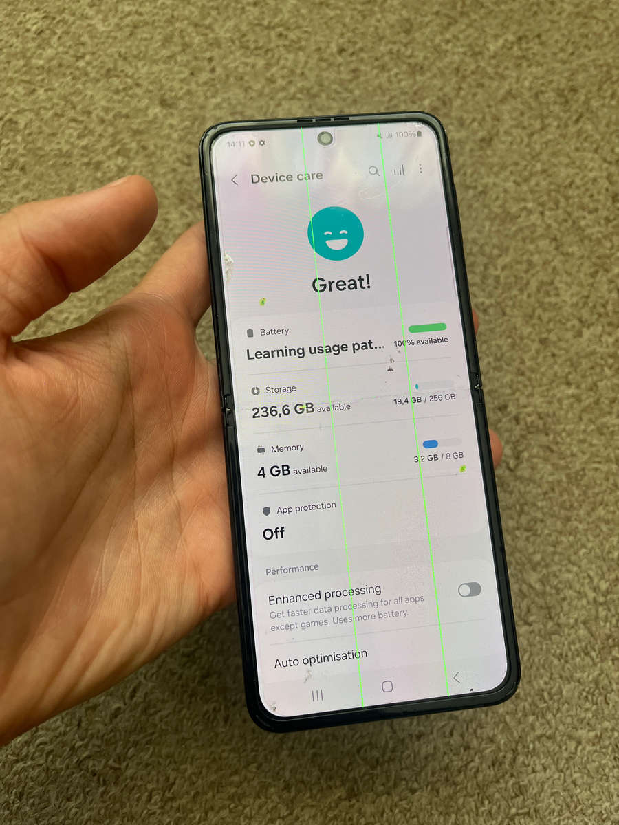 Samsung Z flip 3 5G 256gb 8gb ram with 4 green lines on screen works perfectly