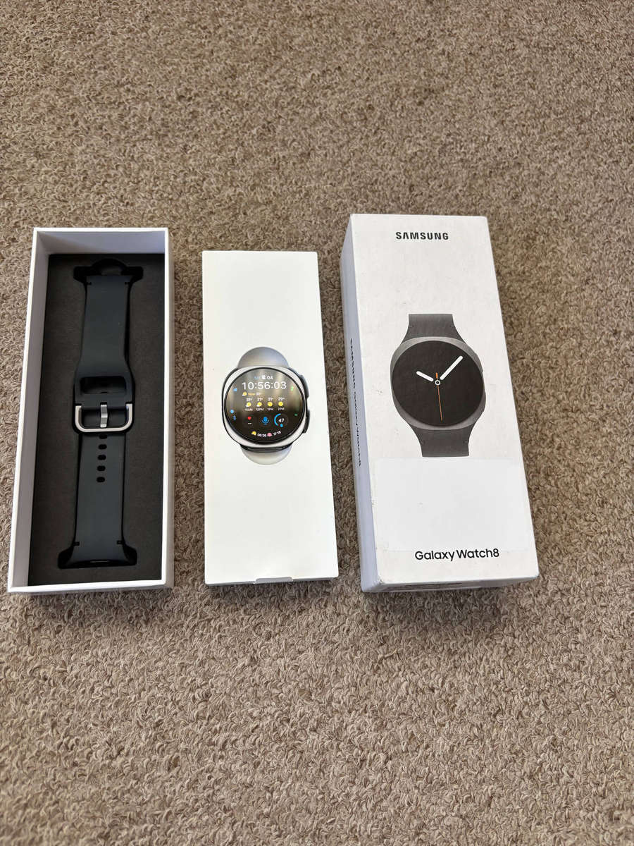 Samsung Galaxy Watch 8 40mm BT with box and charger