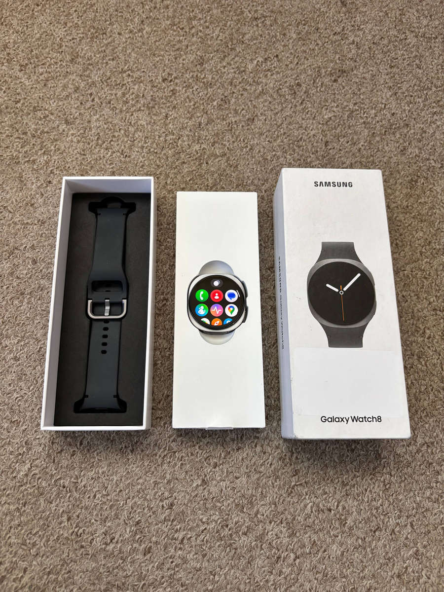 Samsung Galaxy Watch 8 40mm BT with box and charger