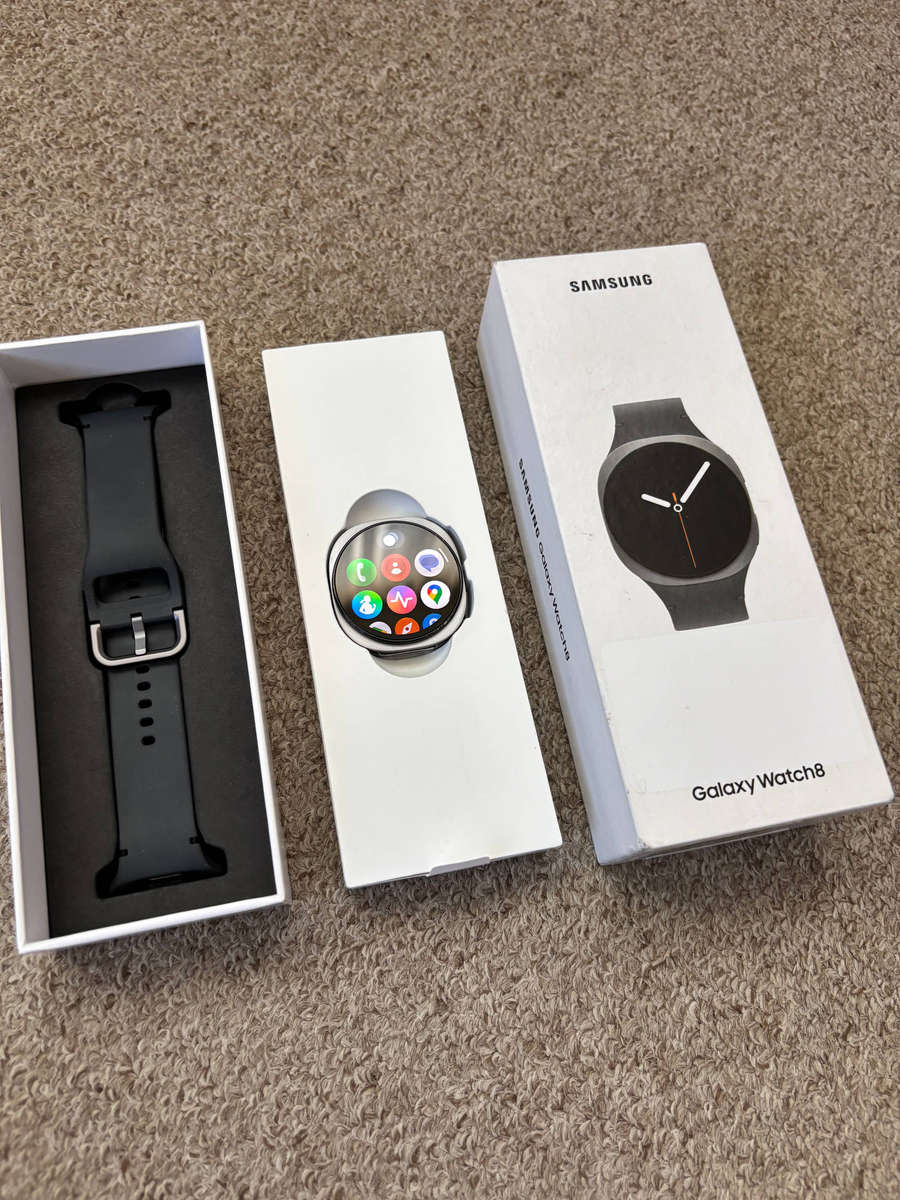 Samsung Galaxy Watch 8 40mm BT with box and charger