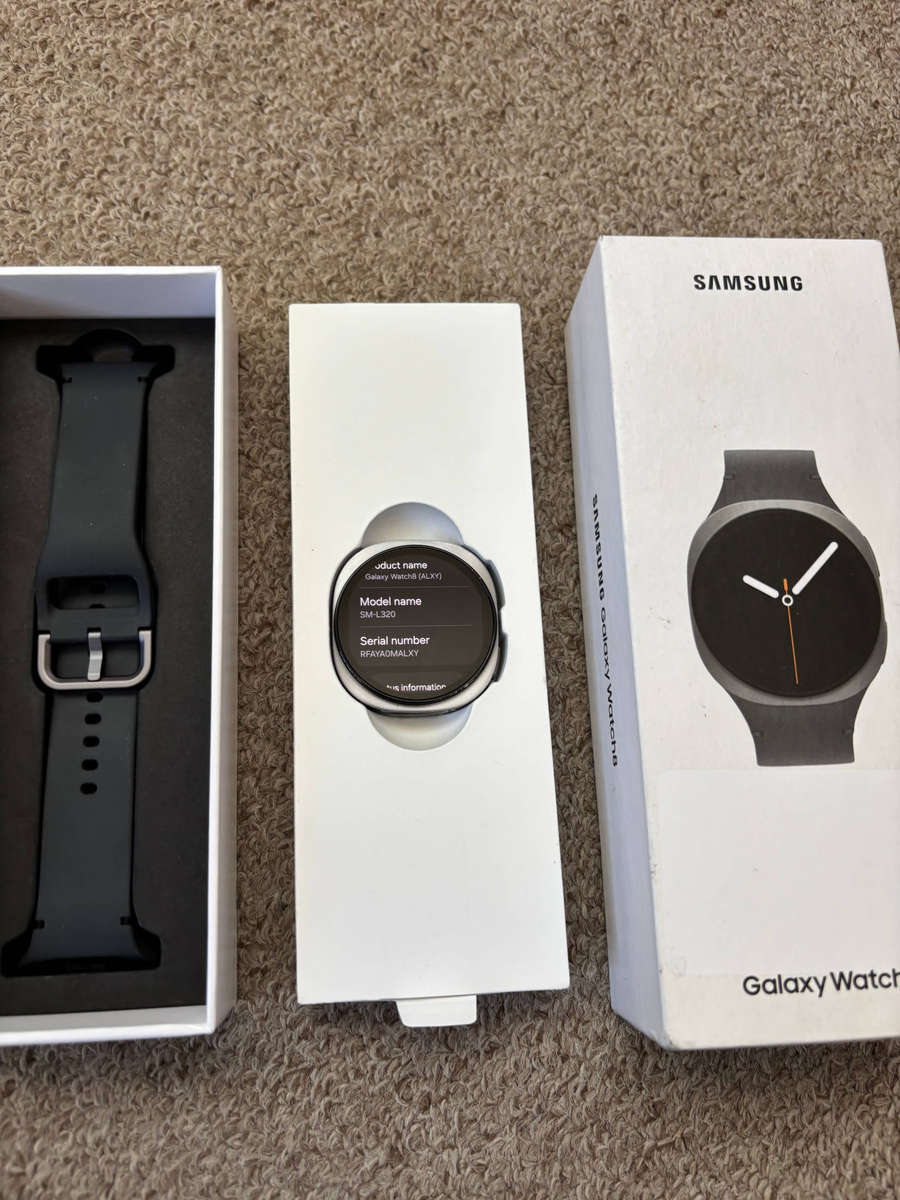 Samsung Galaxy Watch 8 40mm BT with box and charger