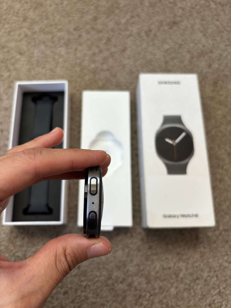 Samsung Galaxy Watch 8 40mm BT with box and charger