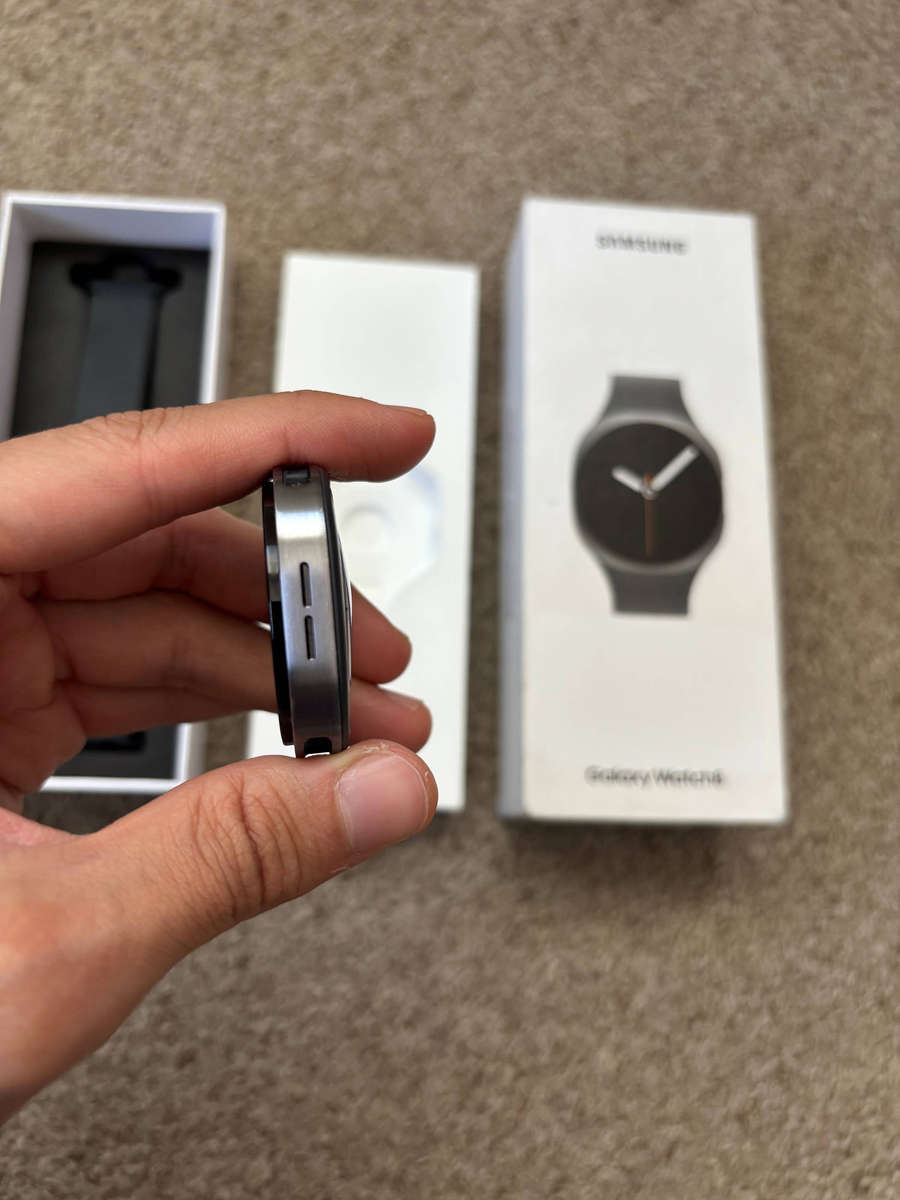 Samsung Galaxy Watch 8 40mm BT with box and charger