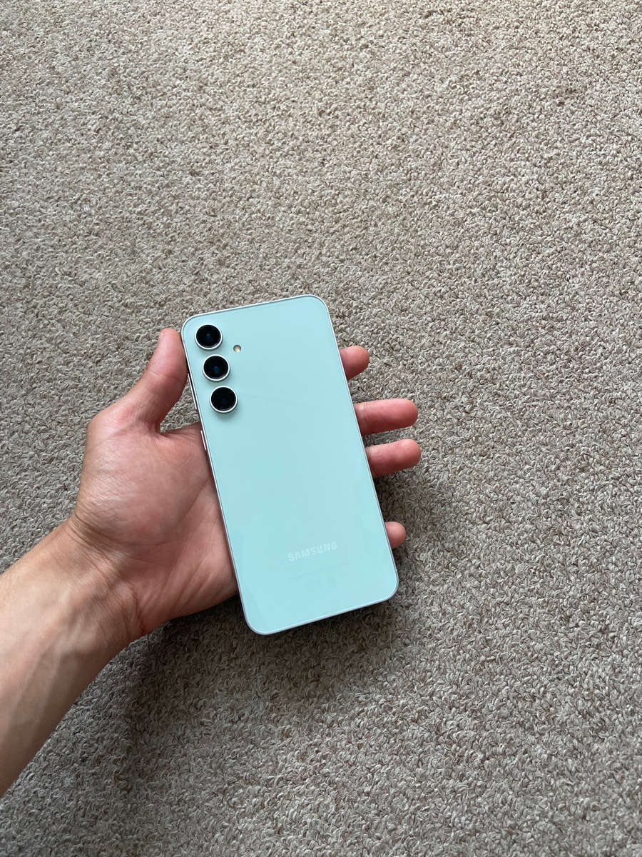 Samsung S23 FE 5G 256gb 8gb ram Excellent condition