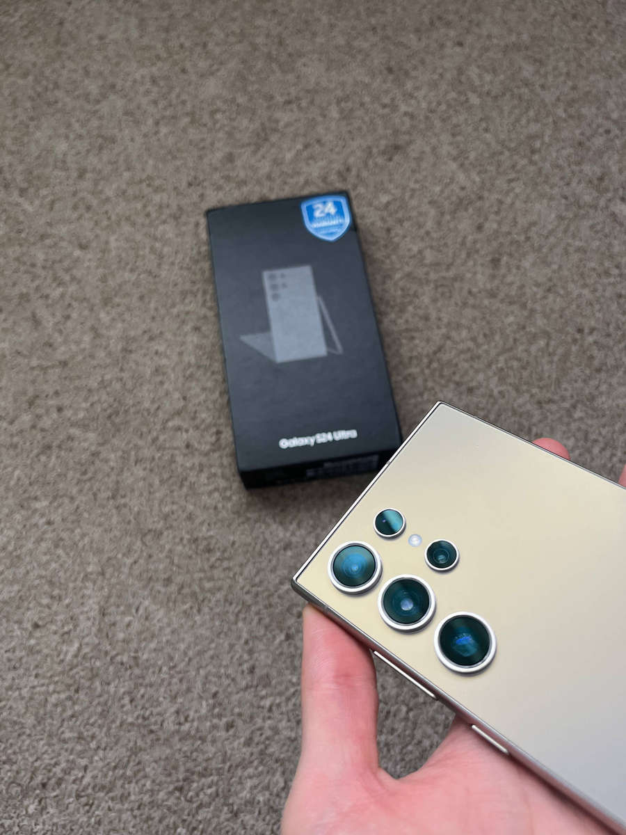 Samsung S24 Ultra 256gb 12gb ram Dual sim Good condition with box