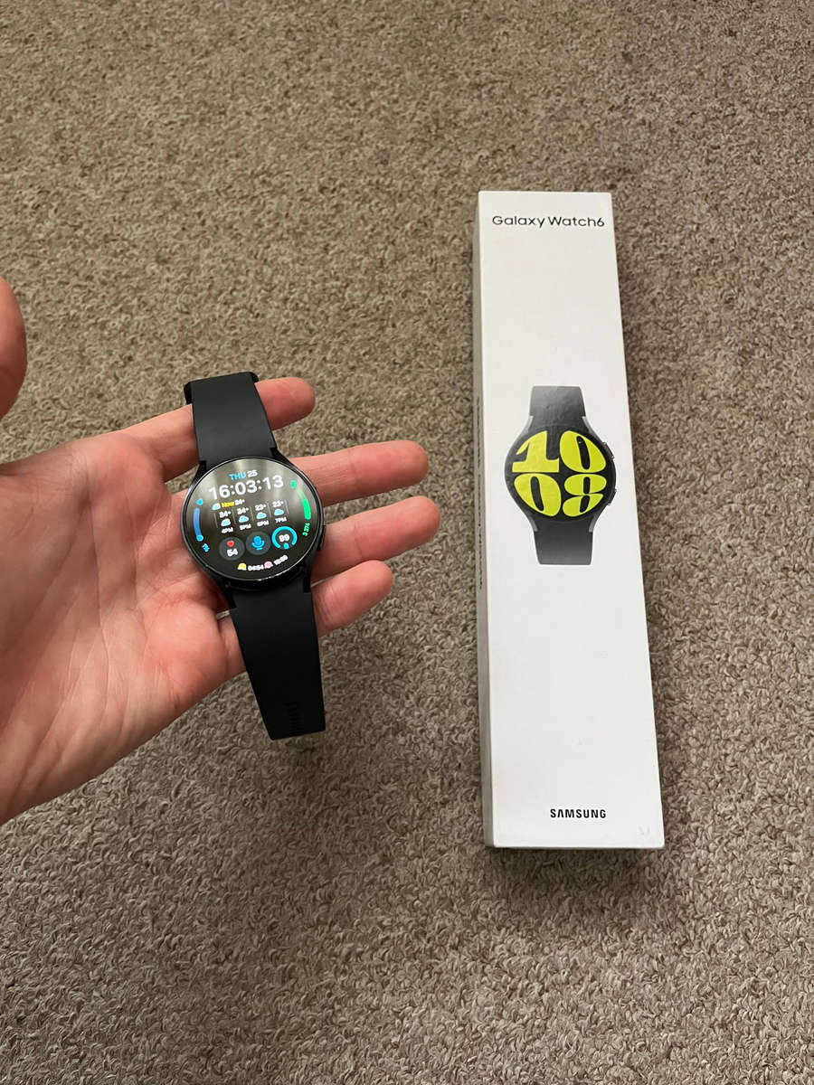 Samsung Watch 6 with box and charger 40mm
